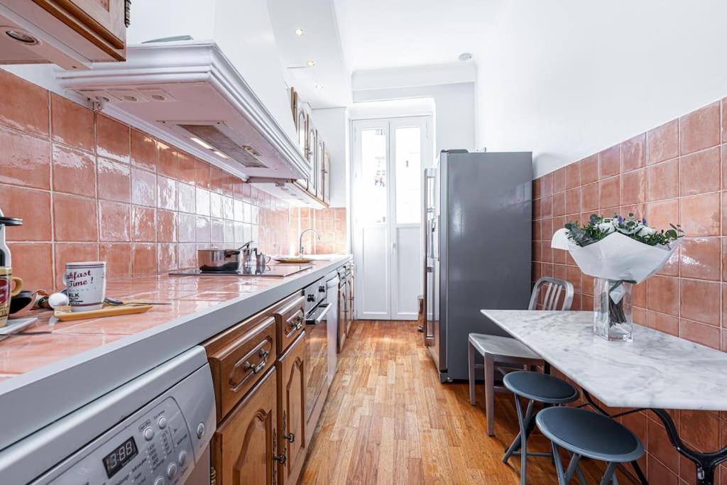 Risso - Comfortable 3 Bedrooms With Balcony Nice Buitenkant foto